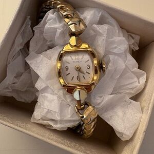 Vintage Timex Gold and Silver Stainless Steel Women's Small Watch 🤍